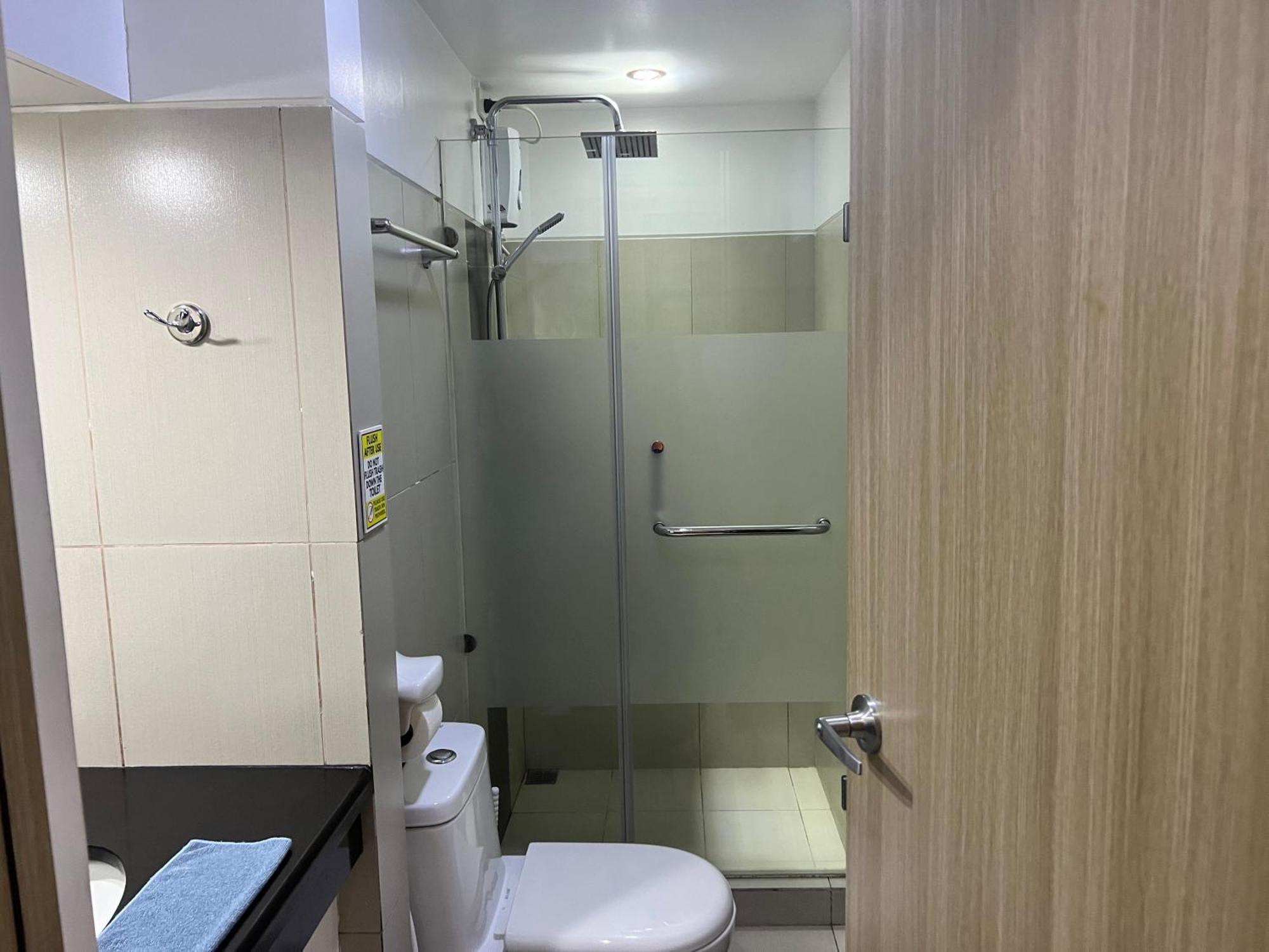 De Luxe, Standard And Studio Suites -The Breeze Residences-Close To Airport,Mall Of Asia, Us Embassy Manila Exterior photo