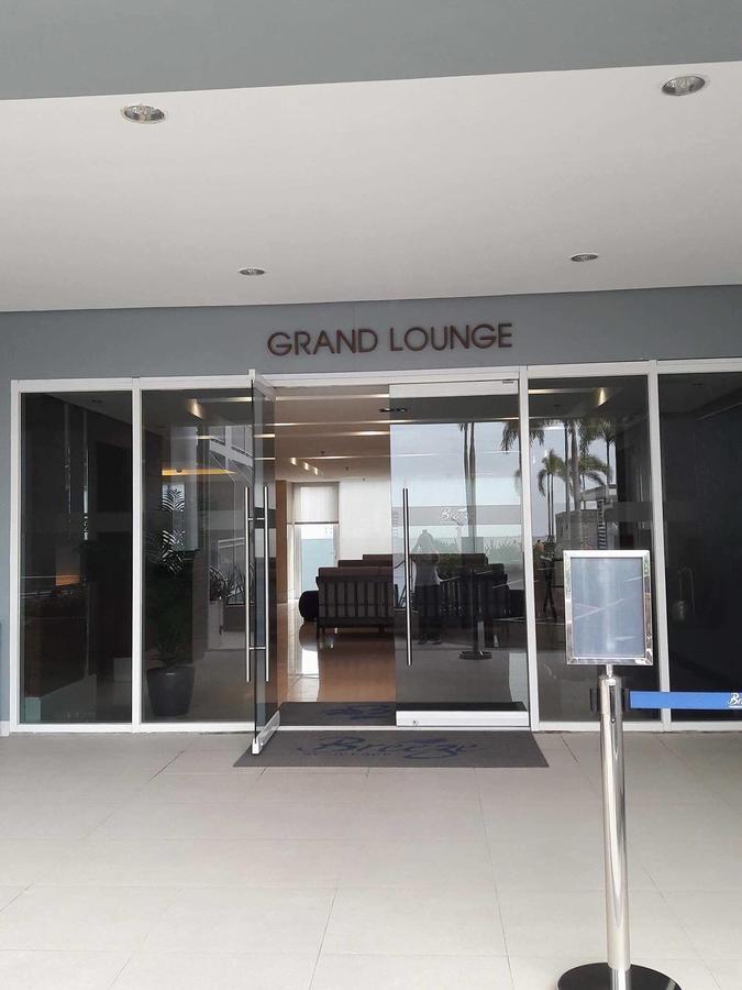 De Luxe, Standard And Studio Suites -The Breeze Residences-Close To Airport,Mall Of Asia, Us Embassy Manila Exterior photo